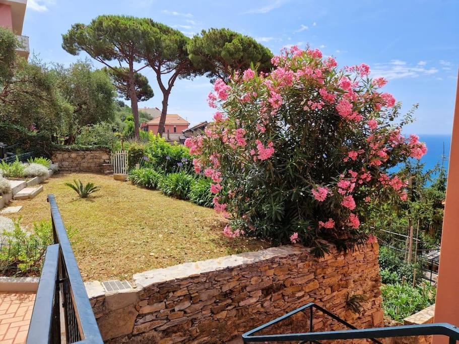 Giardino Panoramico Sul Mare, Un Angolo Di Liguria *